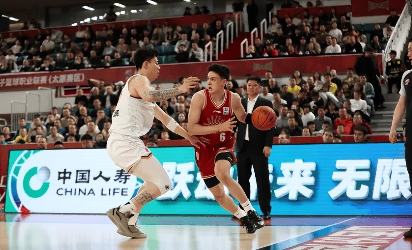 开云-上海100-96险胜山西 球员评价:4人优秀,5人及格,2人低迷